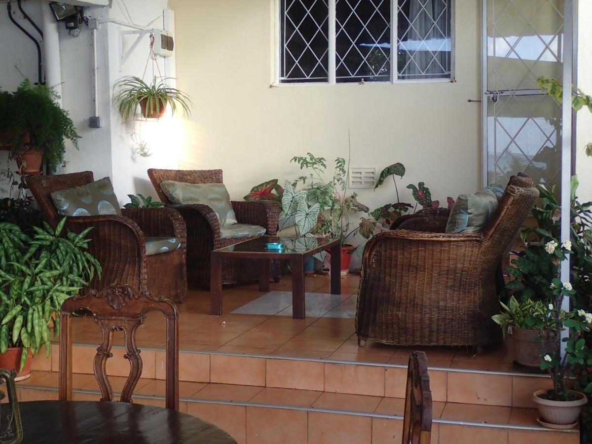 Le Cactus Guesthouse Terre Rouge  Exterior foto